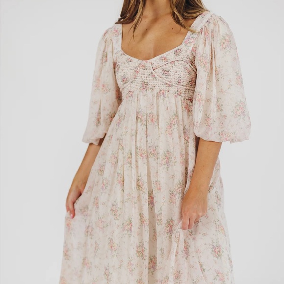 Worth Collective Harlow in Petal Pink Maxi Dress in Floral Puff Sleeve Dress - Picture 5 of 10